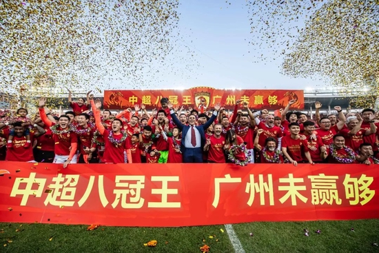 迪翁古司职防守型中场，今年曾代表塞内加尔参加U17世界杯，他将在2024年6月正式加盟切尔西。